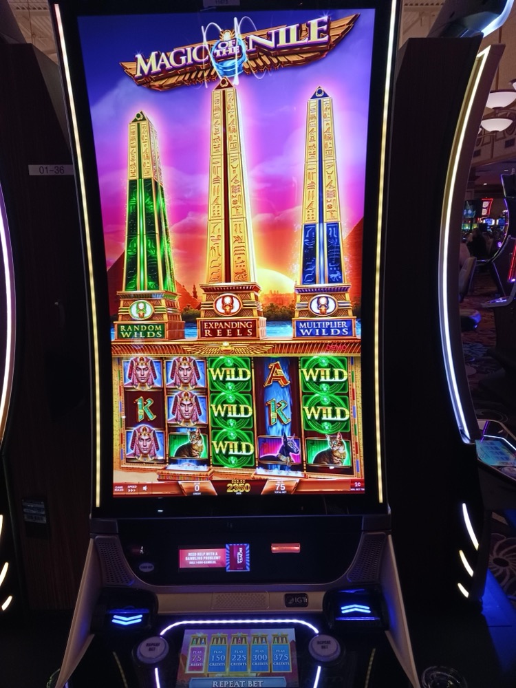 Magic of the Nile: three pillars, one per bonus. When any pillar reaches 3, its bonus triggers.